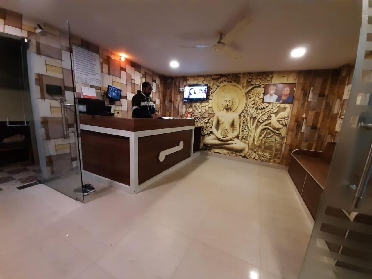 Hotel Vashishta Inn Paderu Екстер'єр фото